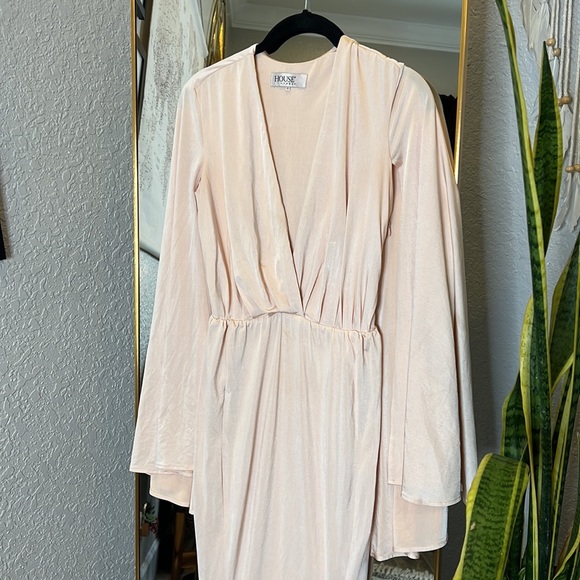 House of CB ‘Naiara’ Blush Cape Gown NWOT - Picture 6 of 10
